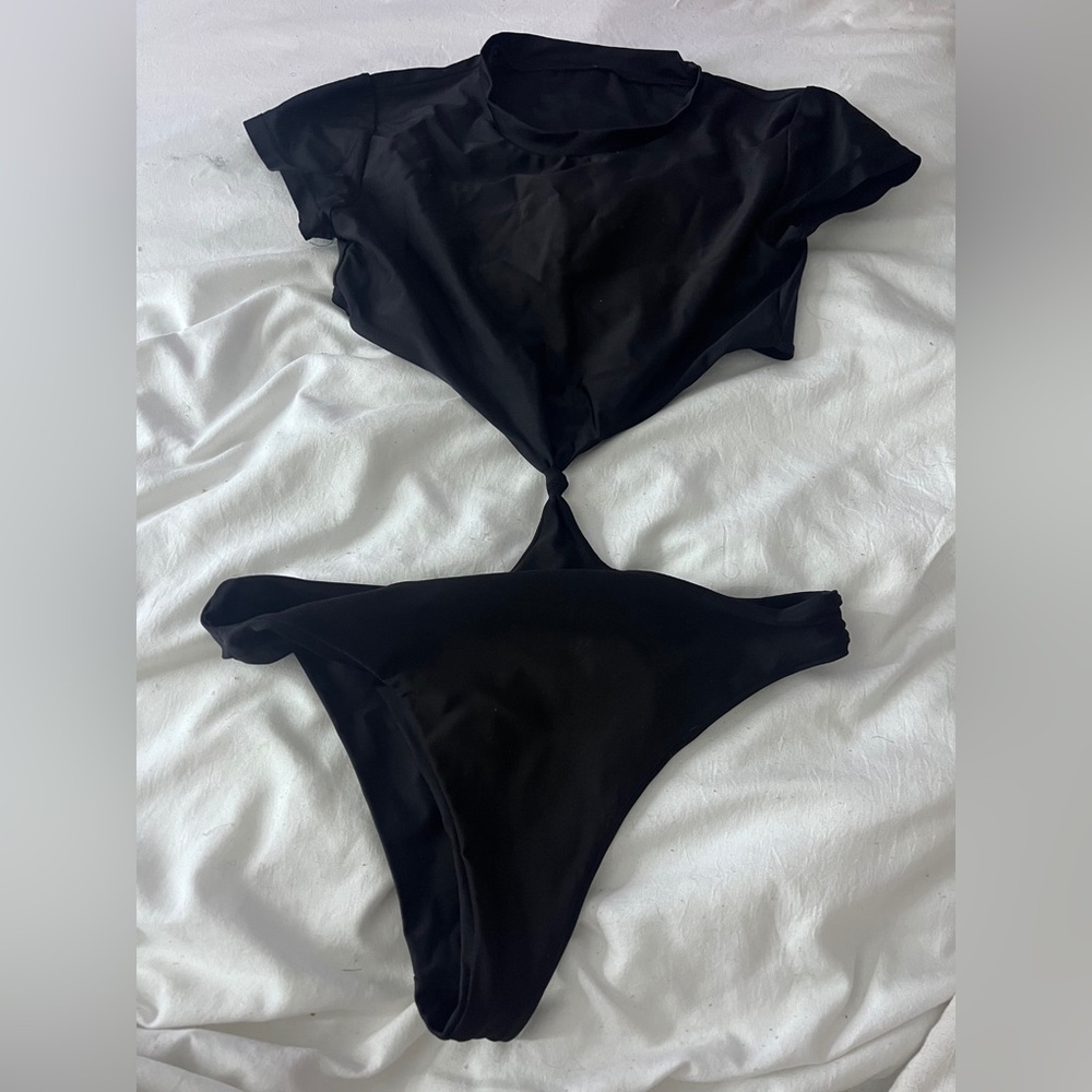8  SHEIN bathing suits. Monokonis and two pieces. All a size large